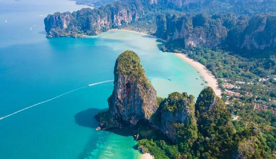 Railay Beach: Surga Tersembunyi dengan Tebing Kapur Menakjubkan dan Pantai Eksotis